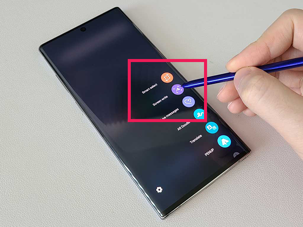 How to screenshot on Samsung phones with a touch pen